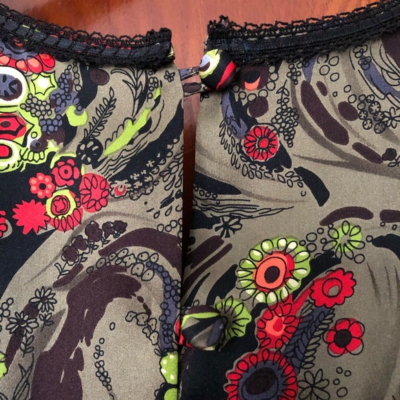 BILLTORNADE 100% Silk Botton Back Blouse - Picture 4 of 7